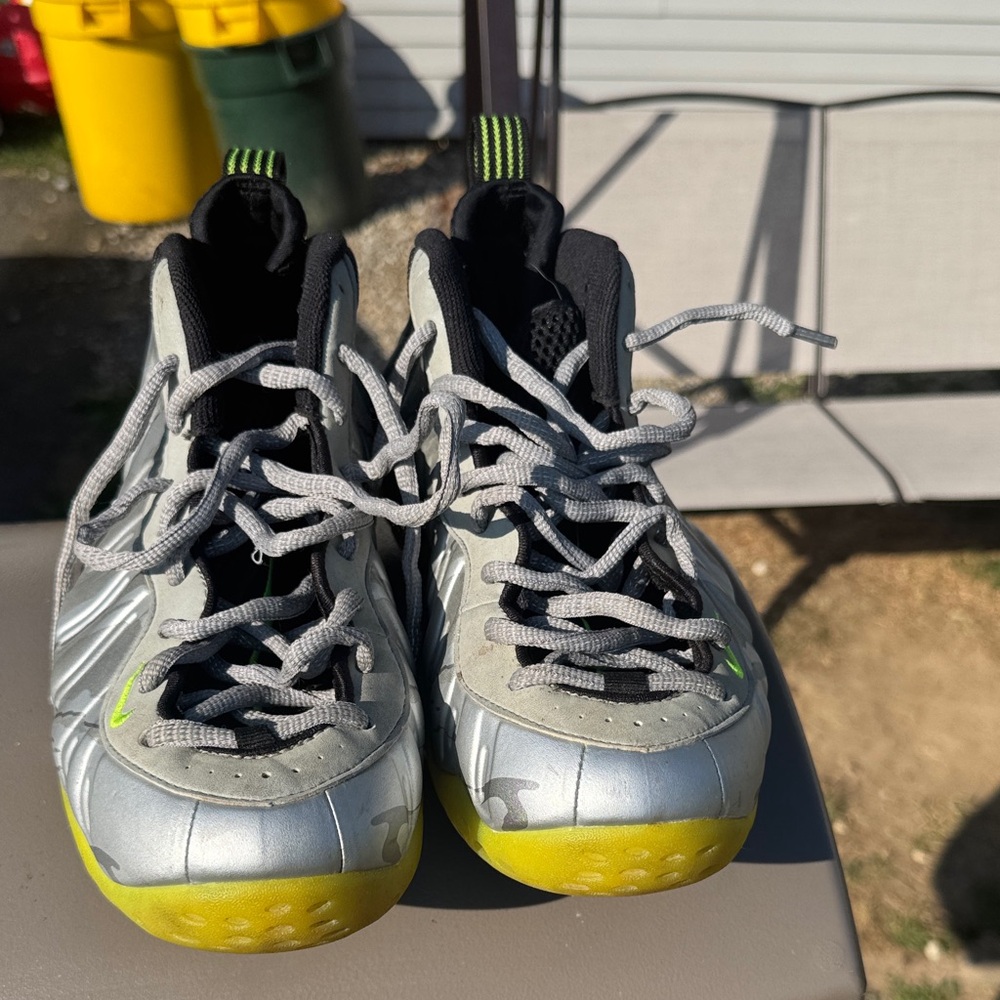 Nike Silver and Yellow Men's Sneakers